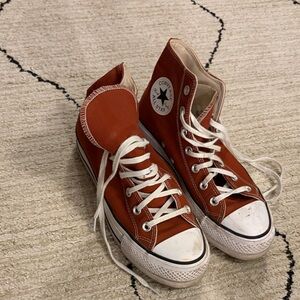 Women’s Converse Chuck Taylor All Star Maroon High-Top Sneakers size 8
